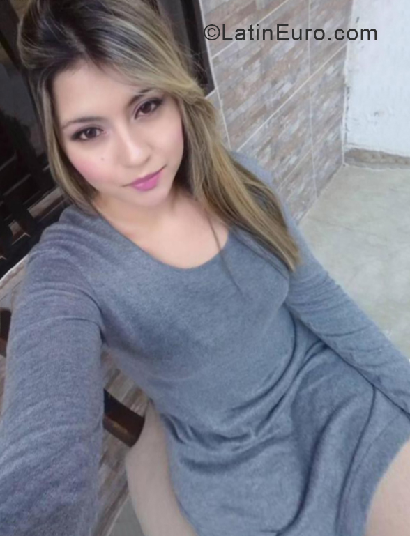 Date this tall Colombia girl Diana from Medellin CO24395