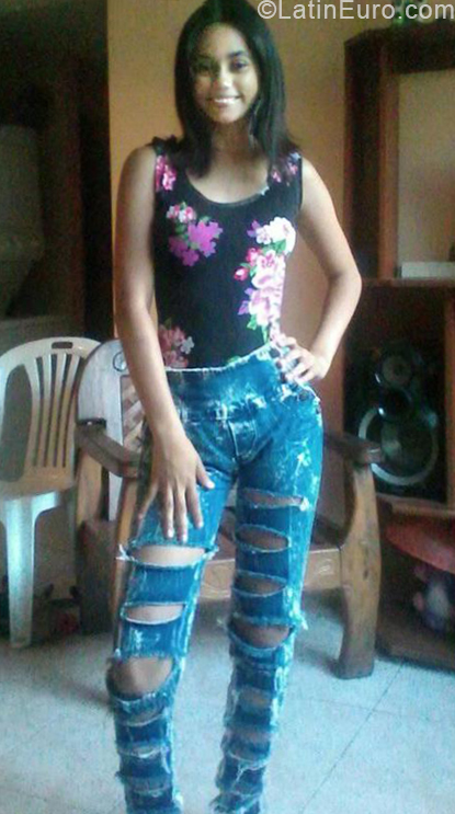 Date this lovely Venezuela girl Yorgelis from Caracas VE1896