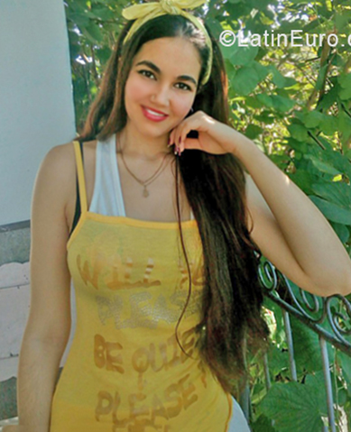 Date this georgeous Cuba girl Leydis from Pinar Del Rio CU734