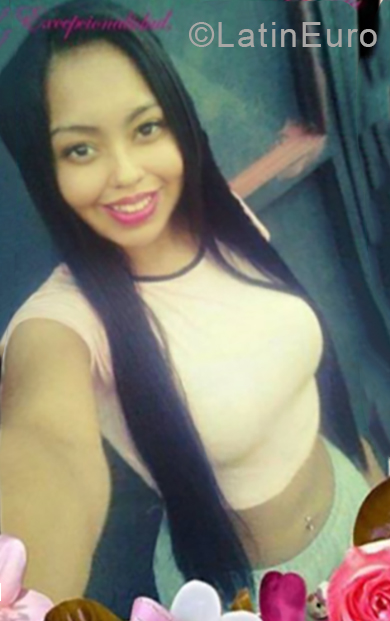 Date this happy Venezuela girl Danyimar from Caracas VE1901