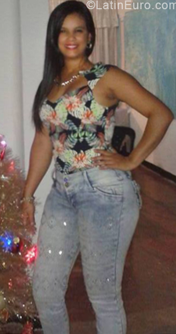 Date this happy Colombia girl Katherine from Cali CO24417