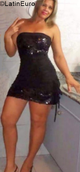 Date this nice looking Brazil girl Nelly from Sao Paulo BR10676