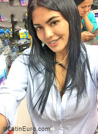 Date this happy Colombia girl Kelly from Barranquilla CO24516