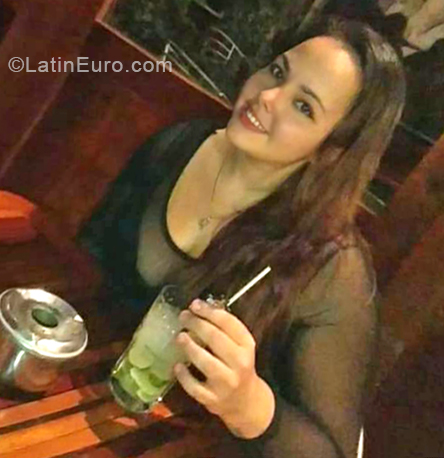 Date this young Cuba girl Laritza from Havana CU414