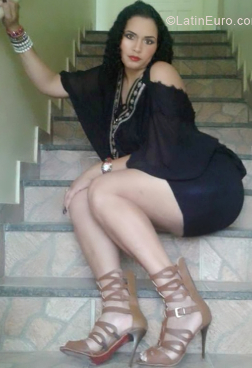 Date this good-looking Brazil girl Luciene from Aimorés BR10713