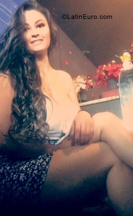 Date this foxy Ecuador girl Ana from Ambato EC290