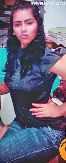 Date this hot Venezuela girl Nayarlin from Caracas VE1977