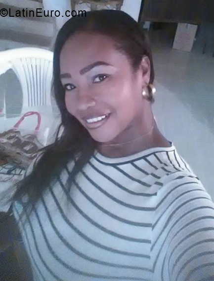 Date this voluptuous Colombia girl Maria from Tumaco CO24653