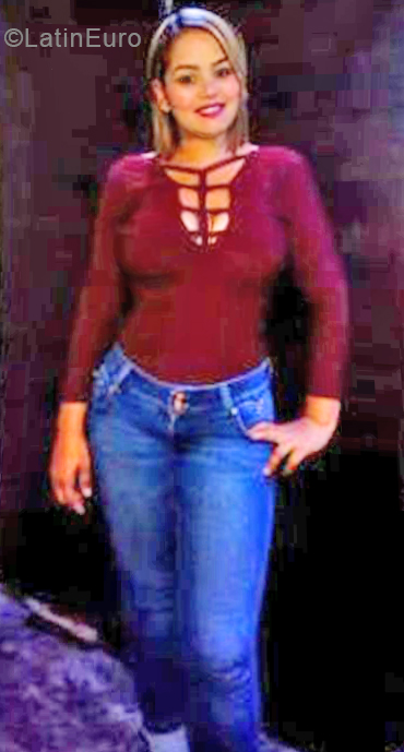 Date this voluptuous Venezuela girl Neisa from Cumana VE2030