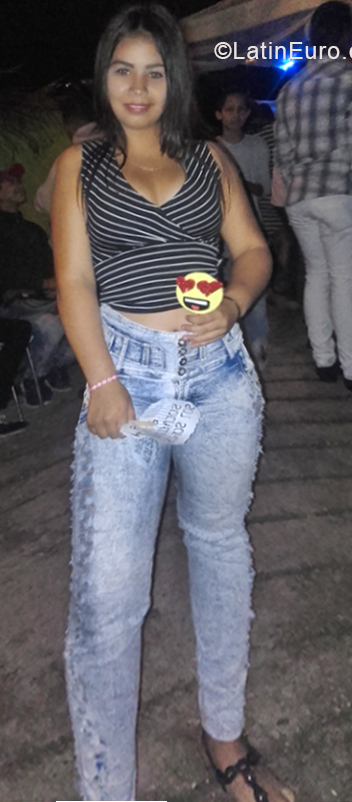 Date this stunning Venezuela girl Genesis from Caracas VE2065