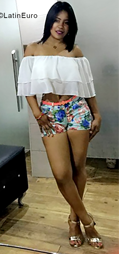 Date this voluptuous Dominican Republic girl Rosa from Santo Domingo DO40293