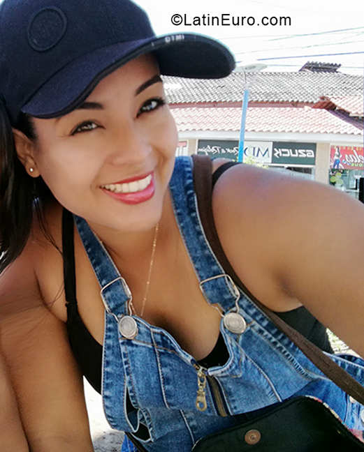 Date this lovely Peru girl Garesmir from Pucalla PE1338