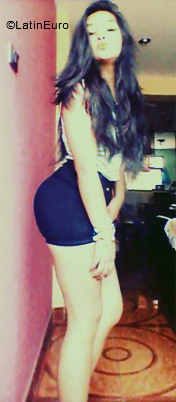Date this good-looking Peru girl Anghela from Lima PE1340