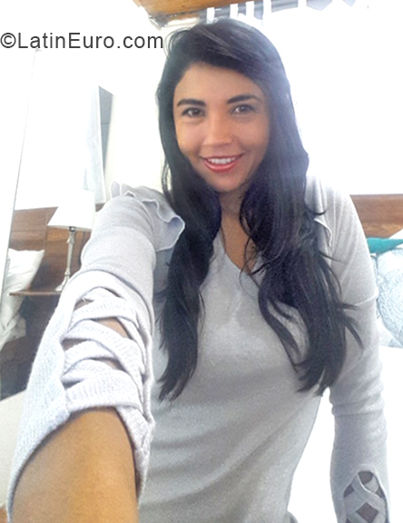 Date this lovely Colombia girl Astrid from Bogota CO31554