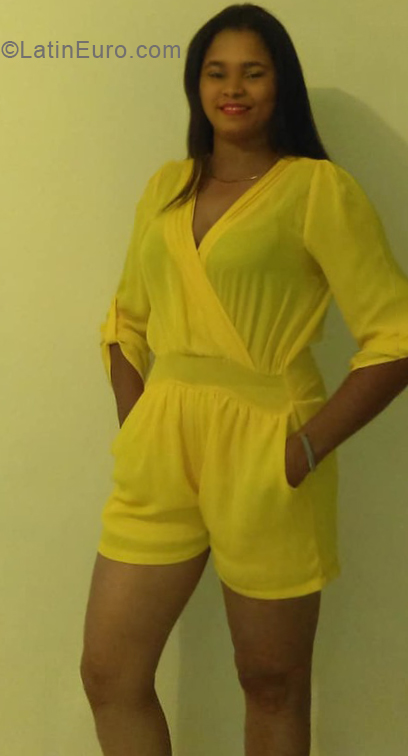 Date this voluptuous Dominican Republic girl Alba from Higuey DO34021