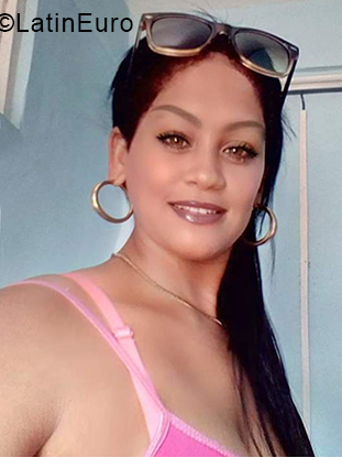 Date this pretty Cuba girl Leonor from Guantanamo CU484