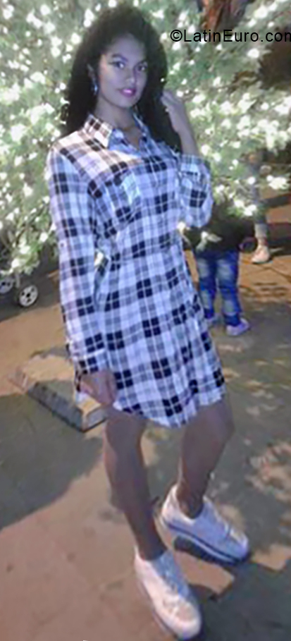 Date this tall Colombia girl Maybeth from Bogota CO24985