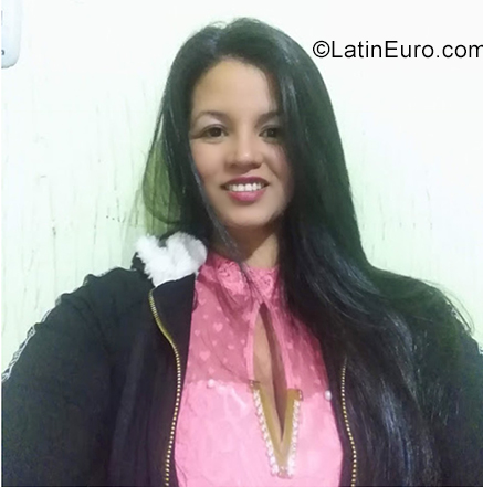 Date this attractive Colombia girl Maryam from Bogota CO25198