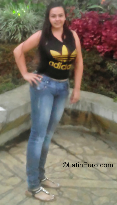 Date this foxy Colombia girl Daniela from Medellin CO25199