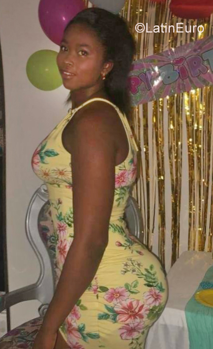 Date this nice looking Colombia girl Yaris from Cali CO25201