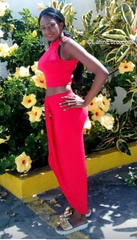 Date this hard body Colombia girl Nohemi from Cali CO26118