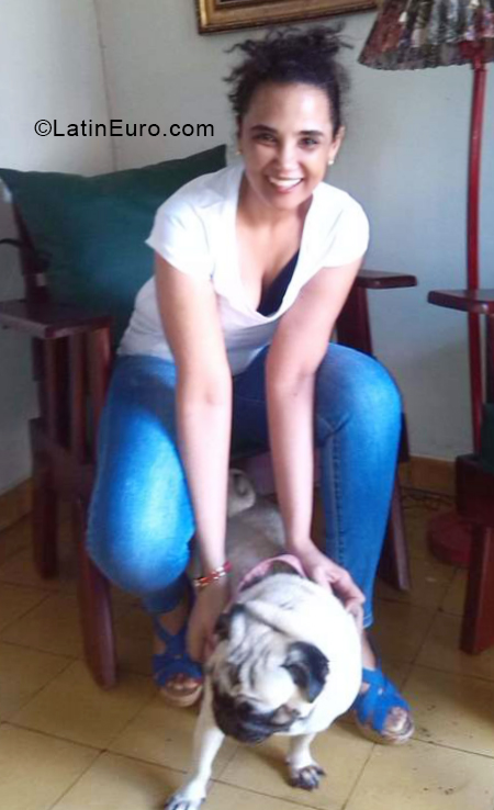 Date this pretty Dominican Republic girl Devorah from Manoguayabo DO55932