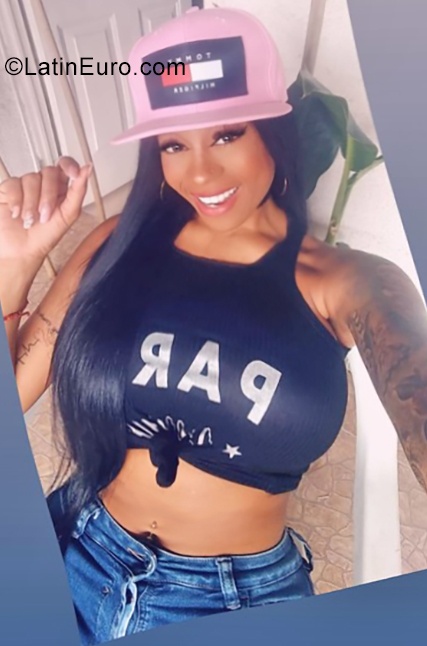 Date this young Colombia girl Marcela from Cali CO25231