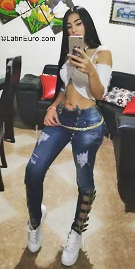 Date this good-looking Colombia girl Vanesa from Medellin CO25244