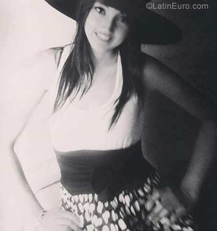 Date this voluptuous Colombia girl Shana from Bogota CO25259