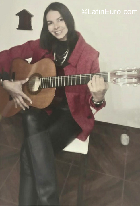 Date this voluptuous Colombia girl Cecilia from Bogota CO25274