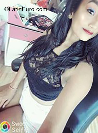 Date this attractive Ecuador girl Silvia from Pedernales EC323