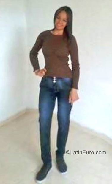 Date this pretty Colombia girl Alejandra from Bogota CO25302