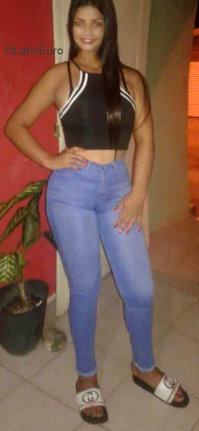 Date this nice looking Venezuela girl Karla from Cumana VE2370