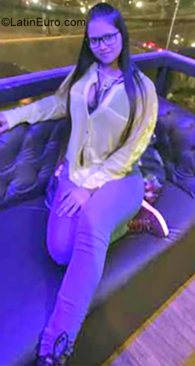 Date this lovely Venezuela girl Laura from Anzoategui VE2360