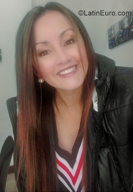Date this stunning Colombia girl Dora from Bogota CO25395