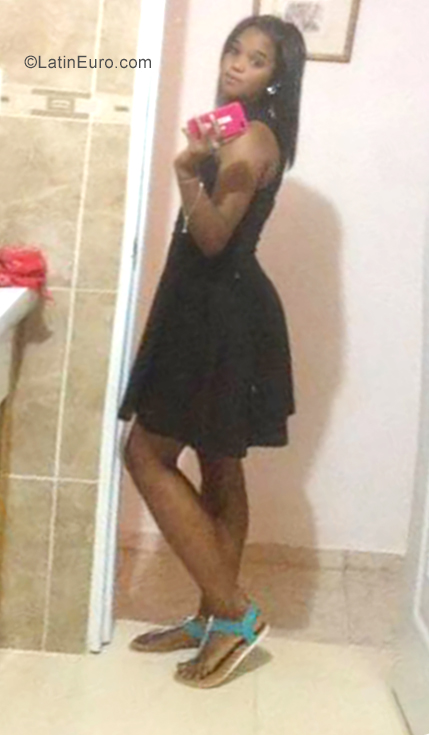 Date this young Dominican Republic girl Emma from Punta Cana DO34886