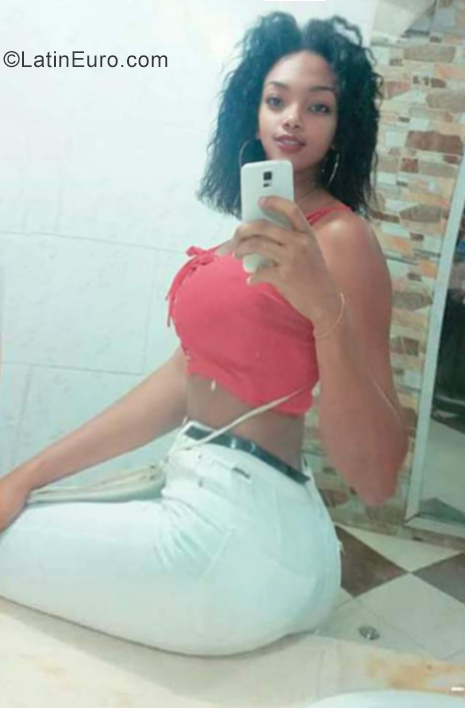 Date this nice looking Dominican Republic girl Jafreisy from San Pedro De Macoris DO34923