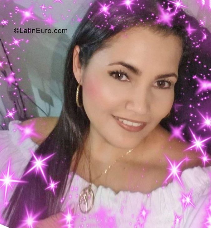 Date this exotic Colombia girl ESPERANZA from Bucaramanga CO25465