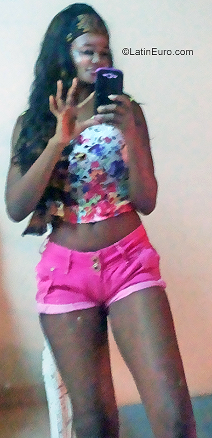 Date this passionate Colombia girl Lucia from Pereira CO25483