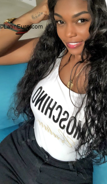 Date this charming Colombia girl Andrea from Cali CO25492