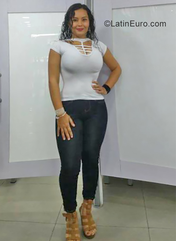 Date this foxy Venezuela girl Rosbely from Barquisimeto VE2442