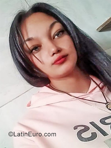 Date this cute Colombia girl Maria from Bogota CO25504