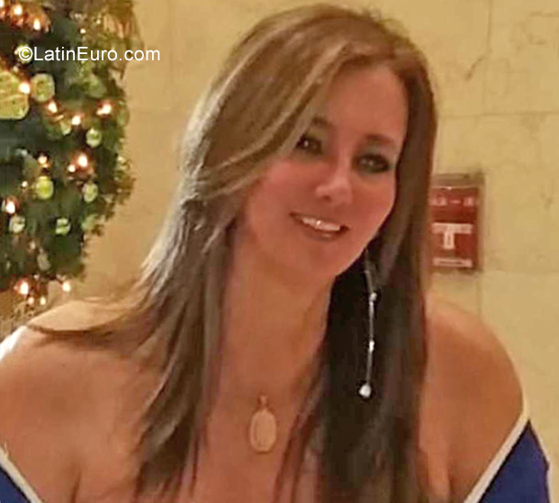 Date this sultry Colombia girl Angela from Cali CO25518