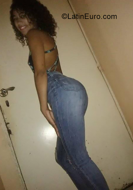 Date this sultry Venezuela girl Yorgeles from Caracas VE2453