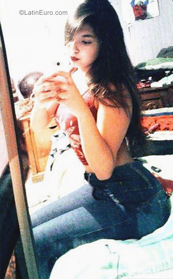 Date this stunning Venezuela girl Romerly from Caracas VE2455