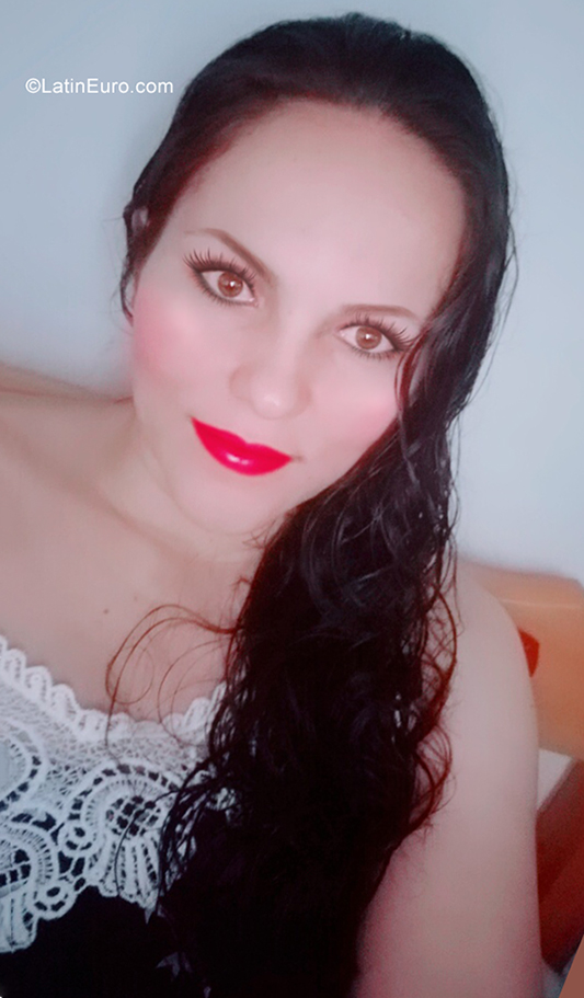 Date this happy Colombia girl Corelay from Bogota CO25543