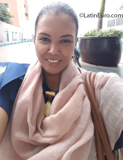 Date this athletic Colombia girl Julieta from Cali CO25566