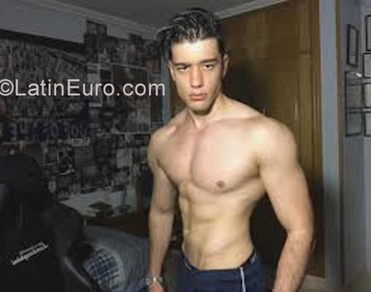 Date this stunning Dominican Republic man Jose from Santo Domingo MX1650