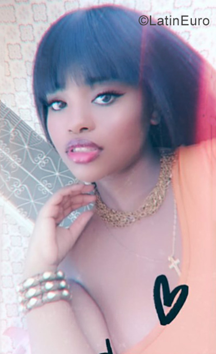 Date this nice looking Brazil girl Leticia from Rio De Janeiro BR10853