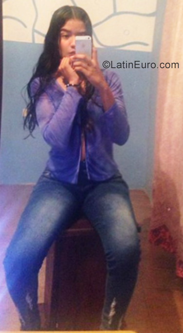 Date this happy Venezuela girl Brenda from Maracaibo and Cucuta VE2504